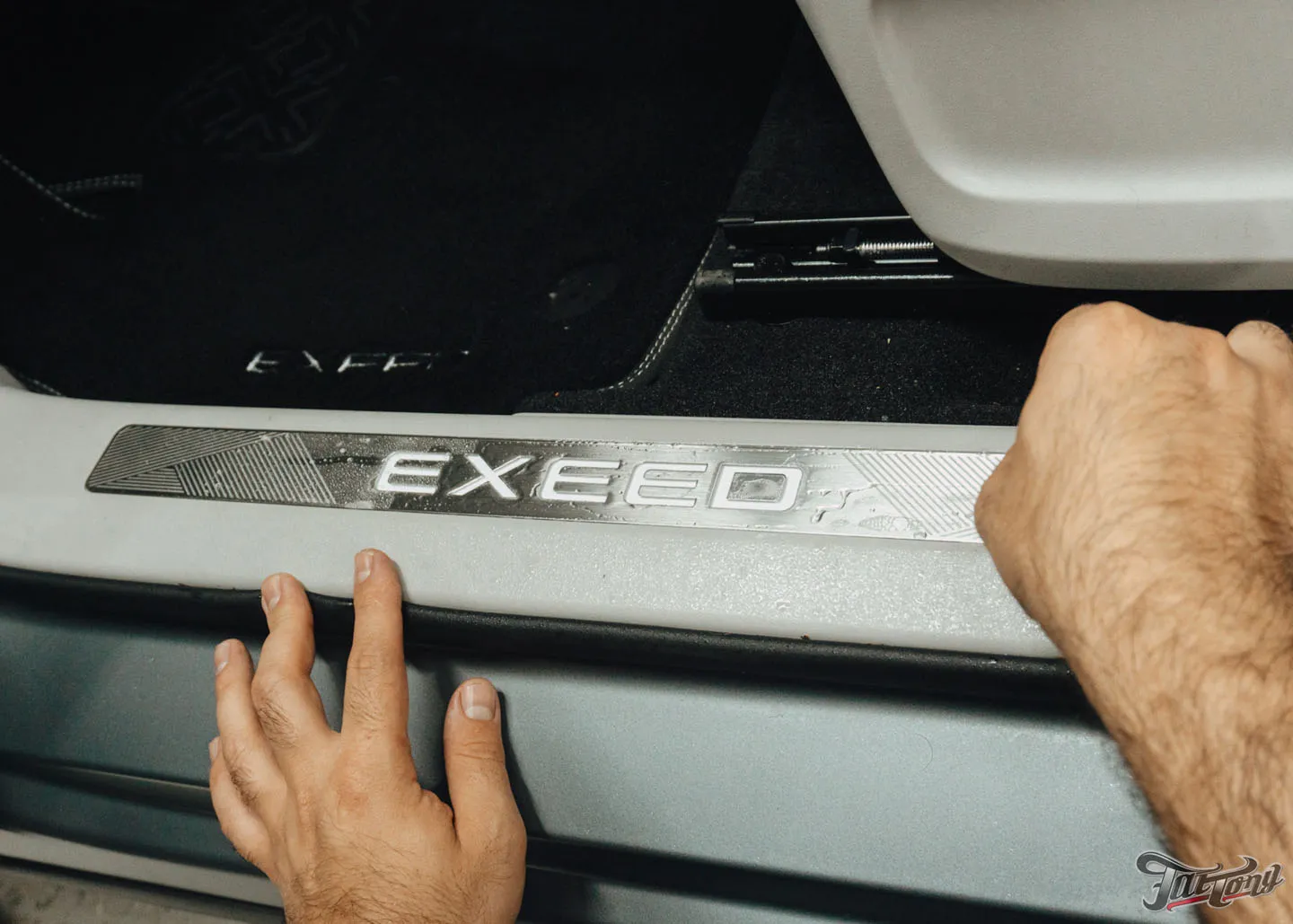 Защита глянца полиуретаном и шумоизоляция арок для Exeed RX